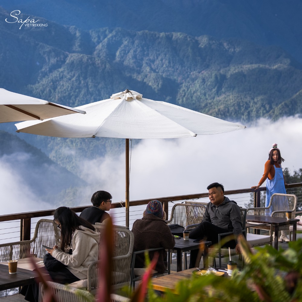 Chiêm ngưỡng khung cảnh mây núi hùng vĩ tại Viettrekking Sapa