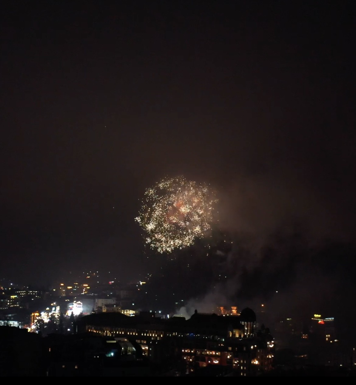 Màn pháo hoa rực rỡ tại Sa Pa đón chào năm mới